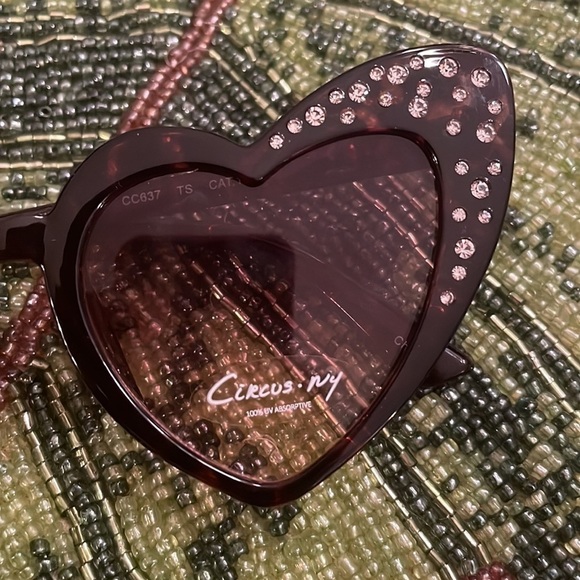 Brand New Circus Tortoise Heart Shaped Cat Eye Sunglasses w/ Rhinestones - Picture 4 of 16